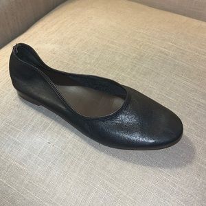 Charleston Shoe Co Black Jilly Flats